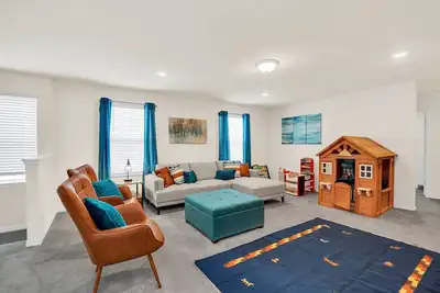 Image de - Winter Family Getaway • Large 7br Windsor Island Disney-Area Spa & Pool Villa