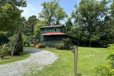 Image de Peaceful Cabin near Bay River \nPet-friendly!