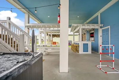 Image de Walk to Beach, Sleeps 22 w/Hot Tub, Fire Pit, Tiki Bar w/Tv, Xbox & Dogs Ok