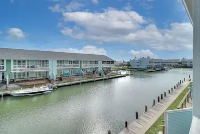 Image de Wonderful condo on the water