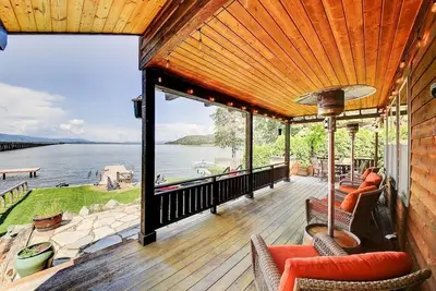 Image de Lakefront property w\/boat lift, hot tub & steam room