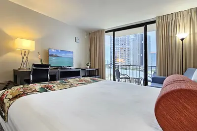 Queen bed plus Sofa bed Balcony Studio & Pool