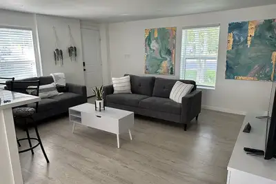 Image de 2-bedroom apartment just 4 minutes drive to Gladys Porter Zoo