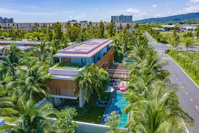 Image de 4 bedrooms villa, 10 minutes walk to the beach, 10 minutes to airport\/center