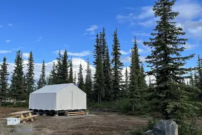 Image de Rustic Alaskan Wall Tent at Stump Creek B&B