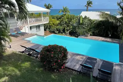 Image de Villa bleu indigo, bord de mer avec piscine à Sainte-Anne