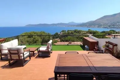 Appartement avec Terrasse Panoramique près de la Plage à Llançà