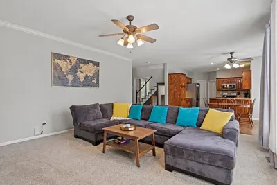 Image de Large Home W\/5 BR_King Beds_Mins to Kauffman