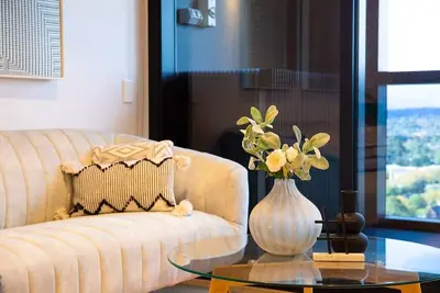 Image de 2br skyview BoxHill center