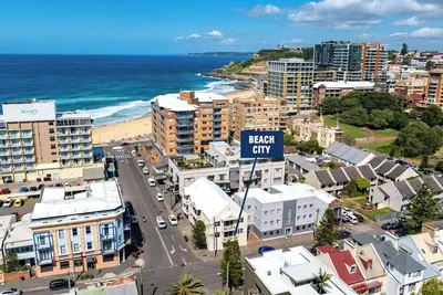 Image de \"Beach City\"-Ace location-2br+2 Bath-Garage-80m to beach+5 star😍