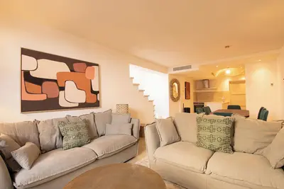 Image de A 4-Br Connecting Townhouse in the Port of Saint-Tropez
