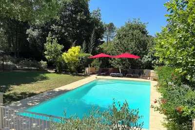 Image de 4 chambres grand jardin et piscine proche Aix en Provence