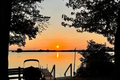 Image de Multi-generation 1st fl Primary, close to Ohio's Vacaland attractions, fishing
