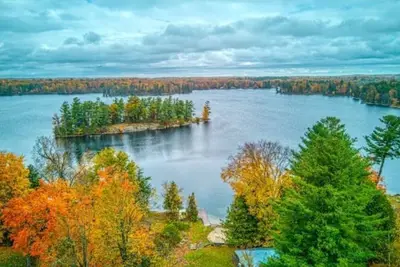 Image de Beautiful Lakefront House