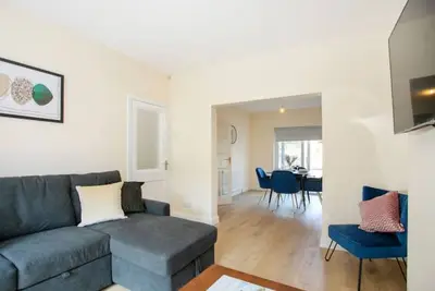 Image de Modern & Spacious 3 Bed House