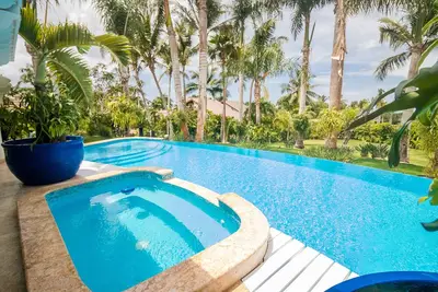 Image de 2 Golf Carts Included, 9Min from the Beach Villa