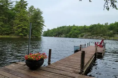 Image de Blue Bird's Nest - cozy 3 bedroom lakeside cottage