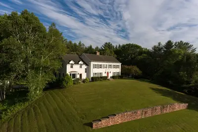 Image de Elegant estate with guest house, majestic views, firepit, fireplaces, grill