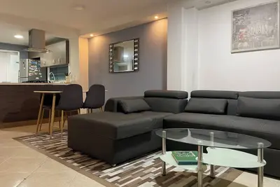 Image de 5 minutes to Poblado / Free parking / Wifi 300mb