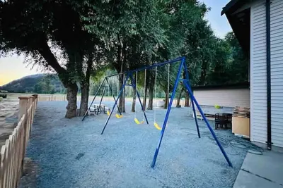 Image de Mahil Estates - 2 Bdrm (L)\n