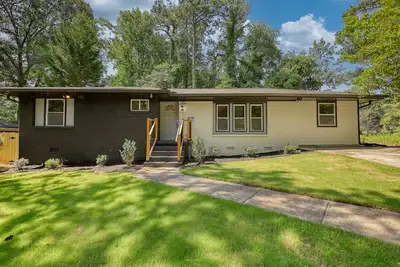 Image de Newly renovated. Less than 5 Miles from Down Town Atlanta! \n\nSTRL-2023-00284