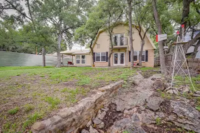Image de Lake Brownwood Home w/ Private Boat Dock!