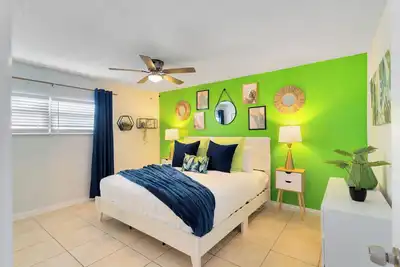 Image de Swaying Seaweed~ Walk to the beach, Pool, Bbq, Gym