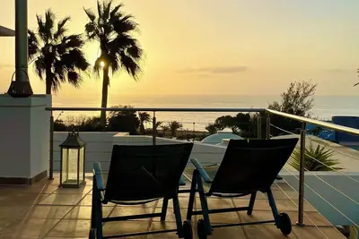 Luxury Villa With Wonderful Oceanview, Private Heated Pool & Wifi