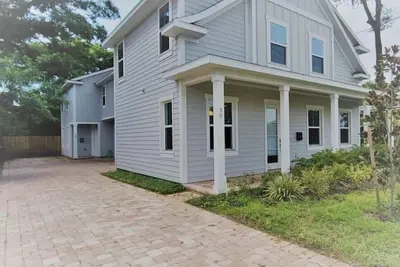 Image de Contemporary 3bedroom home with modern amenities located in the heart of Orlando
