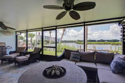 Image de Icw Access Water 2 Bed Two Bath Villa Floating Dock Optional Up to 22 foot boat