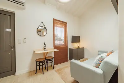 Image de Mezzanine Stylish Apartment Q by Vacationy