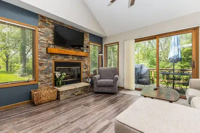 Image de 2 Br 2 Ba condo in The Galena Territory. Swim, boat, hike and more!