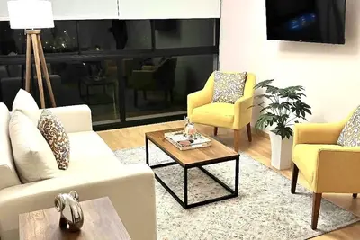 Unique Apartment. 5 Guests. 3 Bedrooms. 2 Baths.