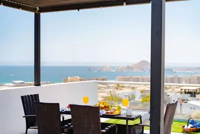 Image de El Tezal - Stylish 2br Penthouse w/Private Rooftop & Ocean Views. Pool & Pet Friendly!
