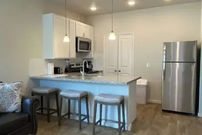 Image de Beautiful, Modern Apartment in La Grange- Great Location!