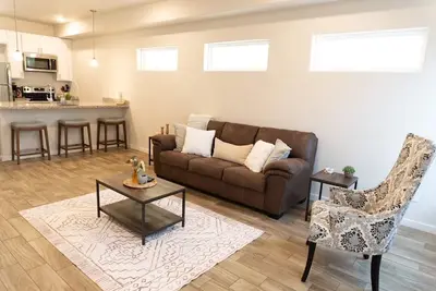 Image de Cozy, Newly-Built Townhouse in La Grange- Amazing location!
