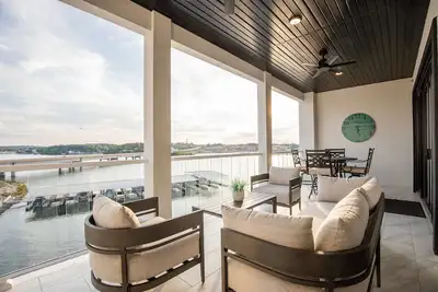 Image de Coveted Top-Floor @ Topsider w/ 3 King Suites! Amazing Deck! 36-48' Boat Slips!
