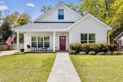Image de Contemporary Gulf Coast Gem - Ocean Access 5 mins!