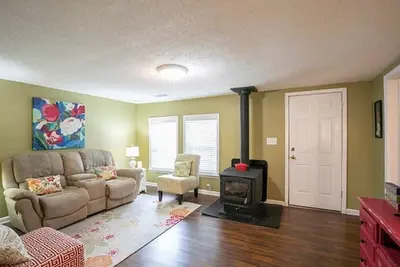 Image de Quiet 2 bedroom cottage close to M-Trade Park.