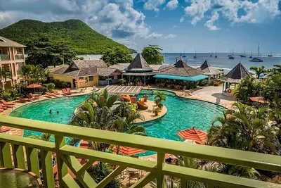 Image de Discover Rodney Bay Marina! Two Relaxing and Modern Units, Beachfront, Pool!