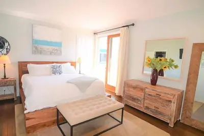 Image de 50 feet to the sand, with the highest roof deck in south Hermosa!