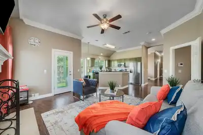 Image de Luxury & Beautiful 3br Home in Frisco w/ Fireplace
