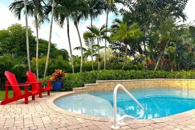 Image de Enchanting Wilton Manors Haven: Outdoor Oasis