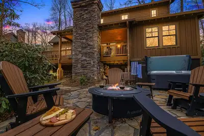 Image de 3 King Suites, Near Lake&Stream, 5 miles to Blowing Rock, Hot Tub, 2 Fireplaces