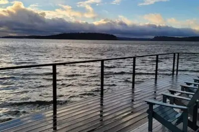 Image de Ocean Front Tranquility, Rainier View, Big Deck