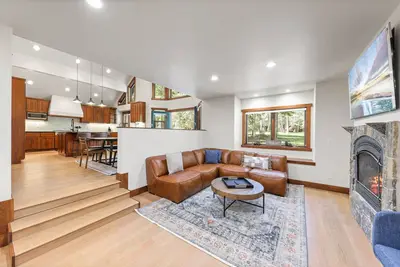 Image de Wintergreen at Tahoe Donner by Tahoe Getaways - 3br w/ Hoa!
