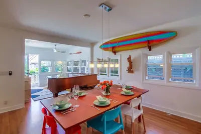 Surf Shack - 3 Bedroom cottage blocks from the famous Windansea Beach