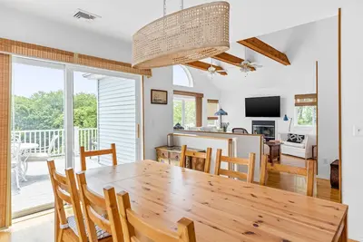 Image de New Pool! Bright Immaculate Waterview Home