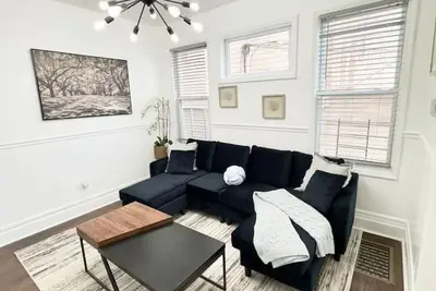 Image de Sleeps 8, Stylish Home, Great Access Nyc & Ewr