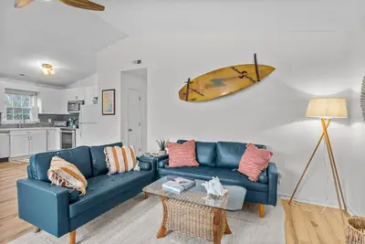 Image de Boho Sound-side Bungalow- Close to beach, sound, shopping, restaurants